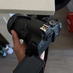 Canon Rebel  T7i 