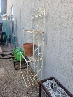Metal plant/bakers rack