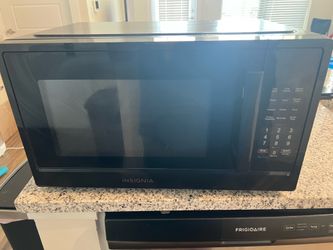 Available & in stock Insignia 1.1 cu countertop microwave