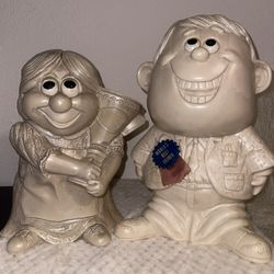 Russ & Wallace Berrie 1969 world best mother holding trophy figurine approx 10"H