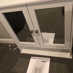 Vasagle/White Bathroom Medicine Cabinet .