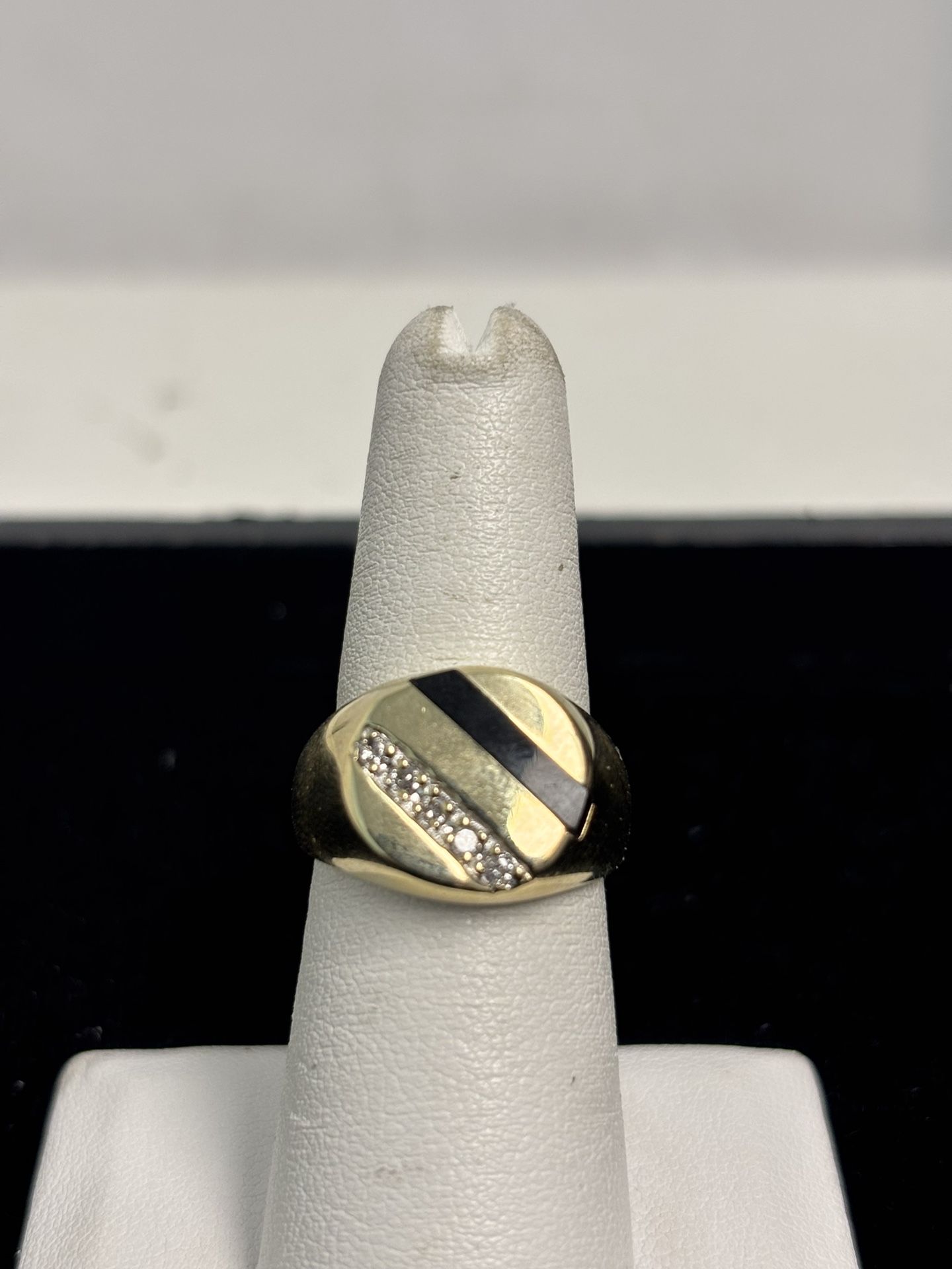14KT Yellow Gold .15ct Tw Diamond And Onyx Ring