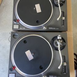 Black Technics 1200MK2 Turntables With Dust Covers