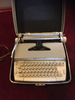 Vintage Smith Corona Electric Typewriter In Case