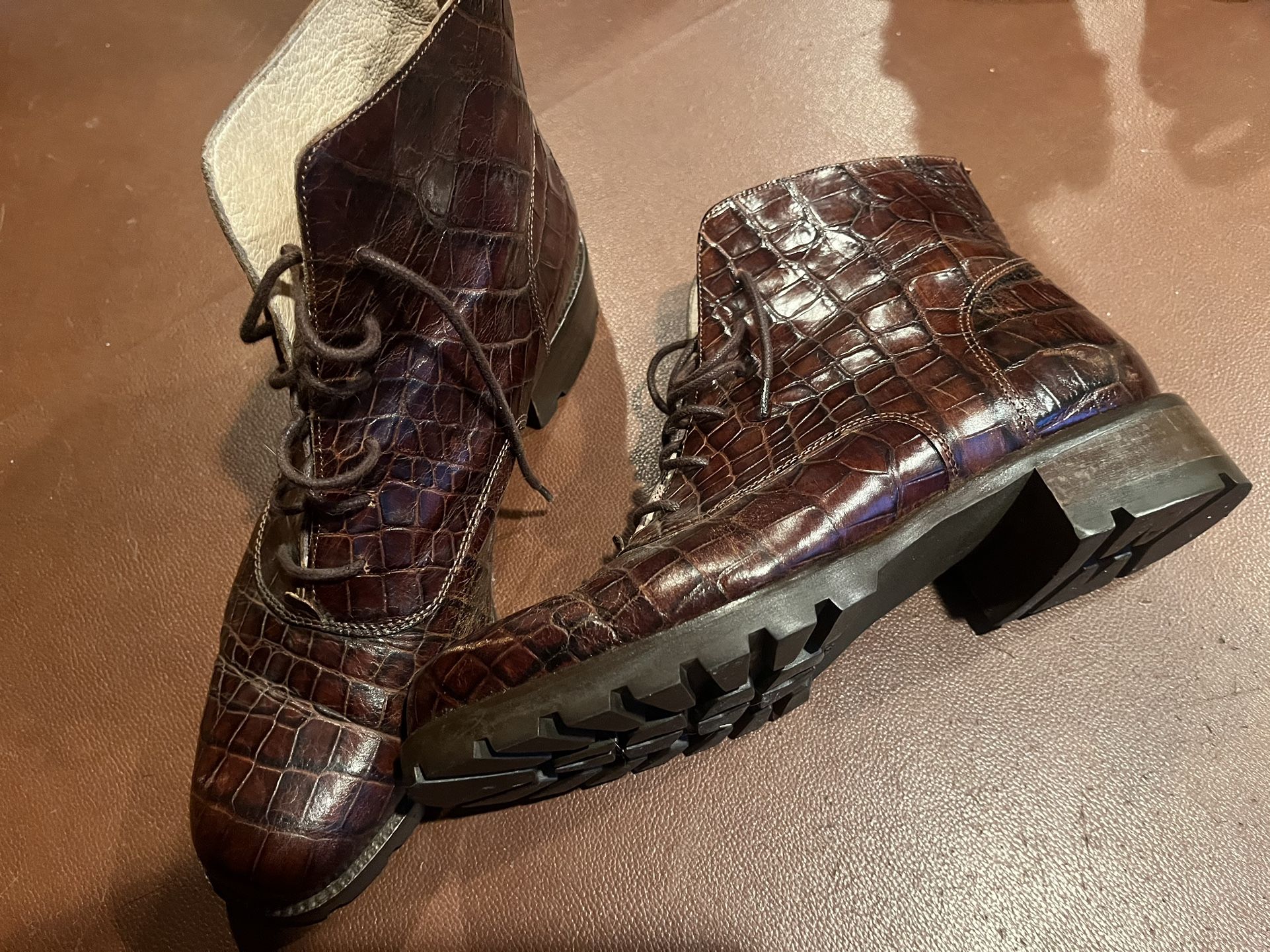 Alligator Pattern Leather Boots - Size9