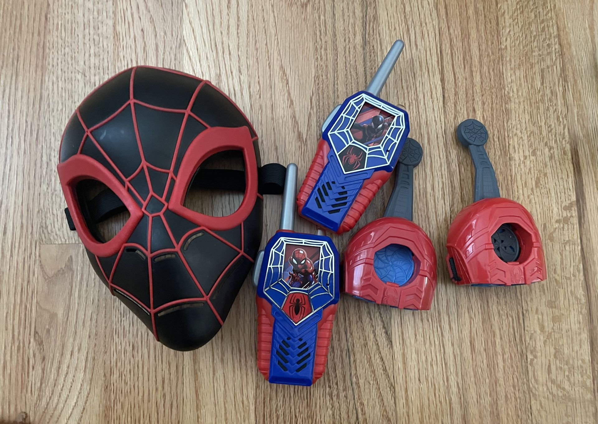 Spider-Man Mask and Walkie Talkie Set