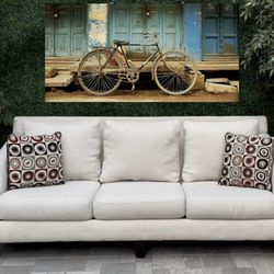 (Free Delivery 🚚) American Furniture Cream couch 