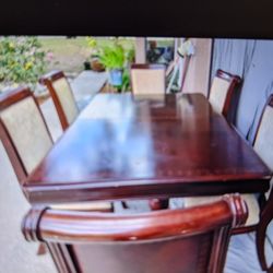 This Is A Vintage Dinning Set All Wood, There Is So Much Possibilities With This Set To Bring It Up To Today