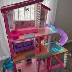 Barbie Dreamhouse + Accessories 