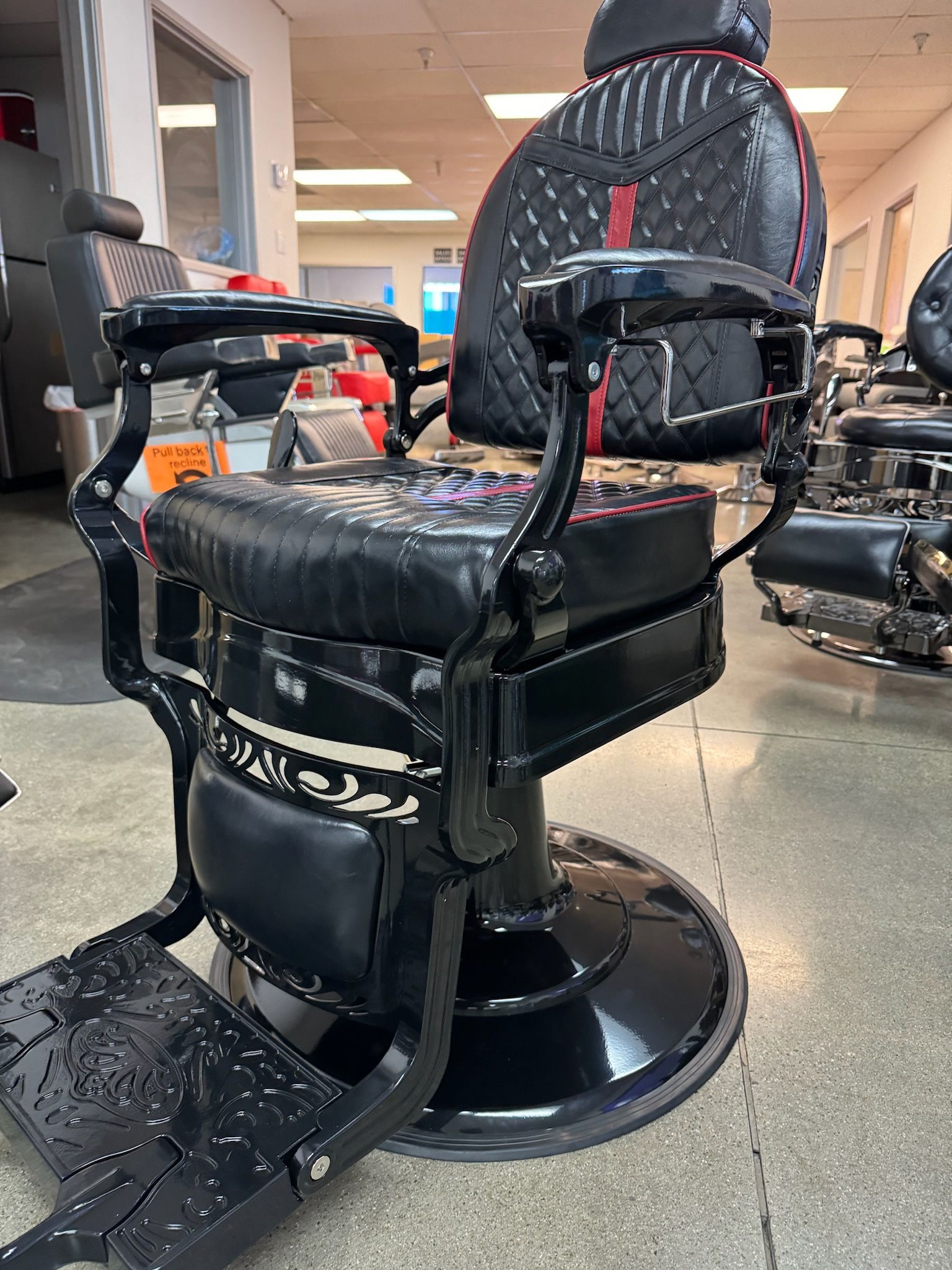 Black & Red Hydraulic Vintage Style Barber Chair 8730