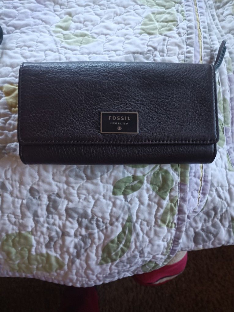 Nice Fossil Wallet New 40.00