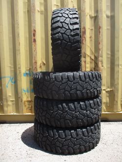 37x12.50R17 Cooper Discoverer STT Pro Mud Terrain Tires