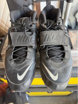 SOCCER SHOES GOOD CONDITION