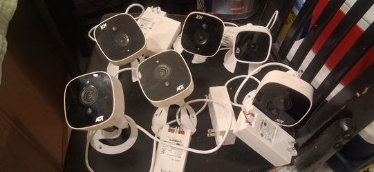 X6 ADT OC(contact info removed)p Wireless Outdoor / indoor Security Camera White Color oculus 