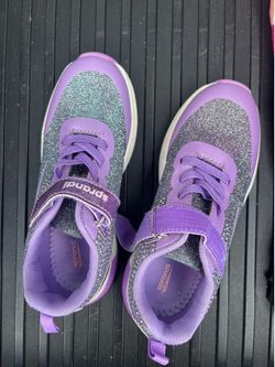 Girl’s sneakers size 1-1.5