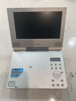 Panasonic DVD-LV70 7in LCD Portable DVD/CD Player Silver 16:9 480p S-Video