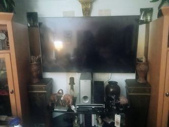 Samsung 70" LED 4K Smart TV needs repair