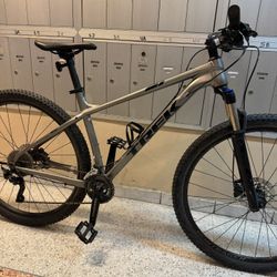 TREK XCALIBER 8 (29er)…