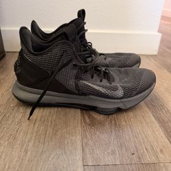 Nike Mens Lebron Witness 4 Basketball Shoes