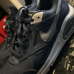 Nike air max kids 2.5y tennis shoes