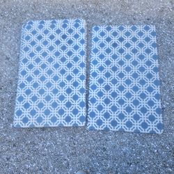 6 THICK FLOOR MATS. 18IN BY 20IN $5 EACH