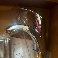 BNIB- Dominion Bathroom faucet Gold Series By Kissler 1 Lever4” Faucet Chrome
