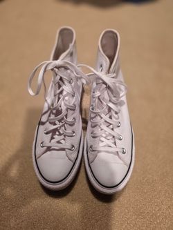 Women Converse all star white tennis shoes size 9