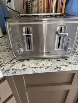 Black and decker bagel/toast toaster.