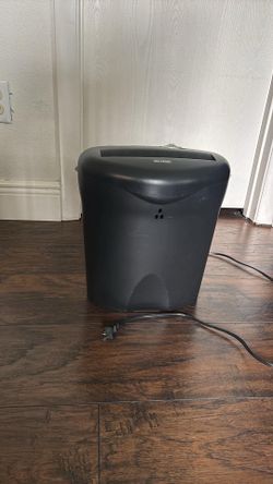 Aurora 6 sheets shredder with the basket color black