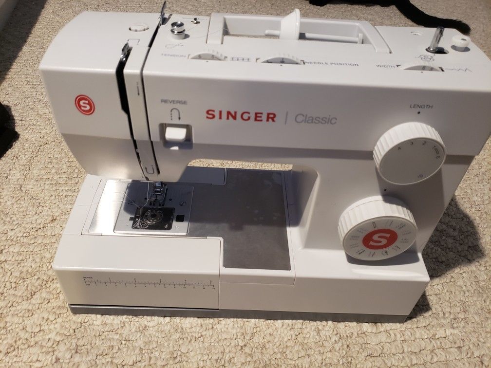 Singer Sewing Machine 