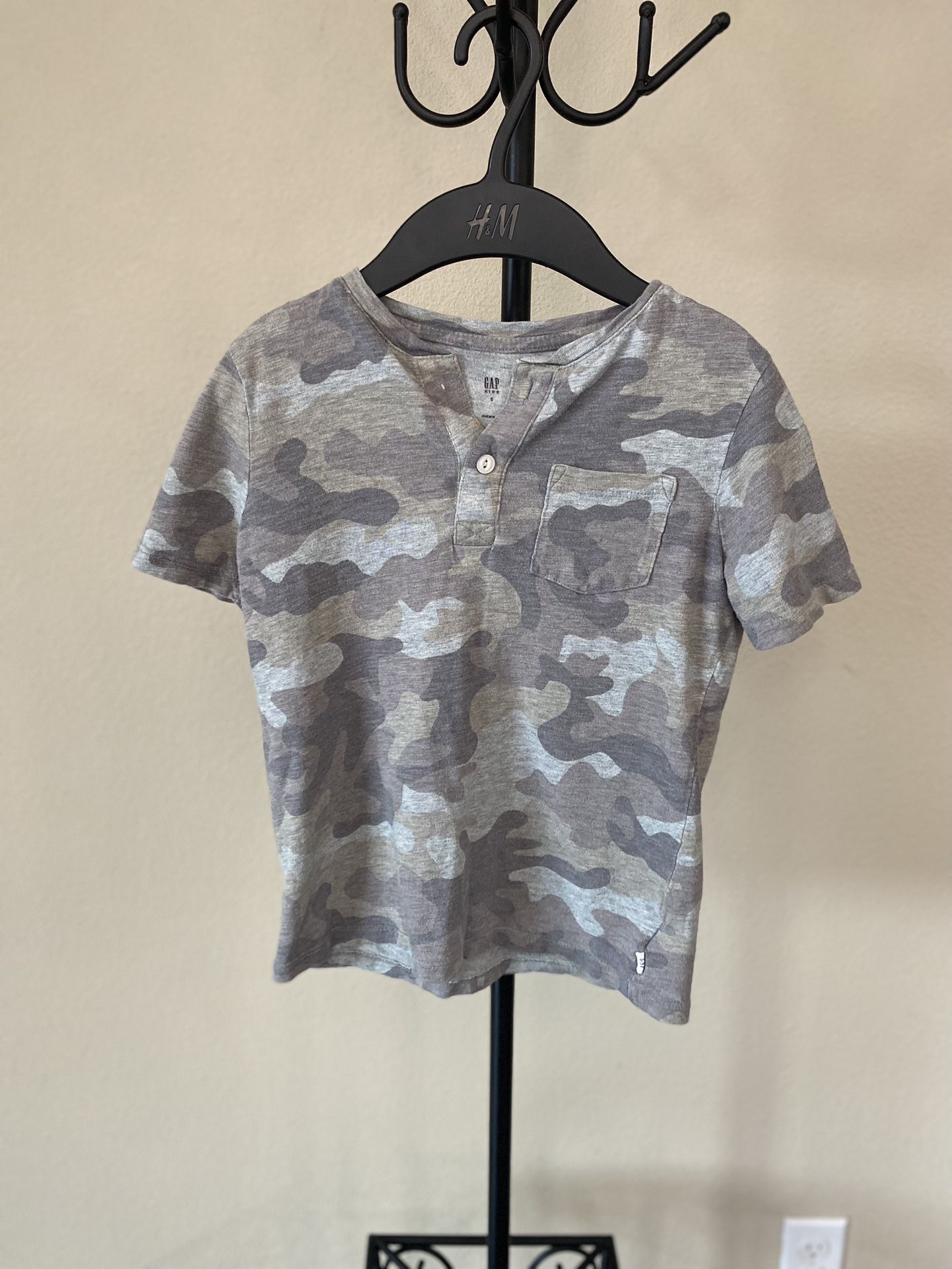 Gap Kids Camo Short Sleeve Shirt Size Small