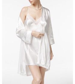 Satin Mrs Robe With chemise (medium)