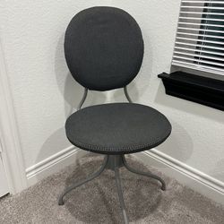 Modern Gray Desk Chair – Minimalist Design