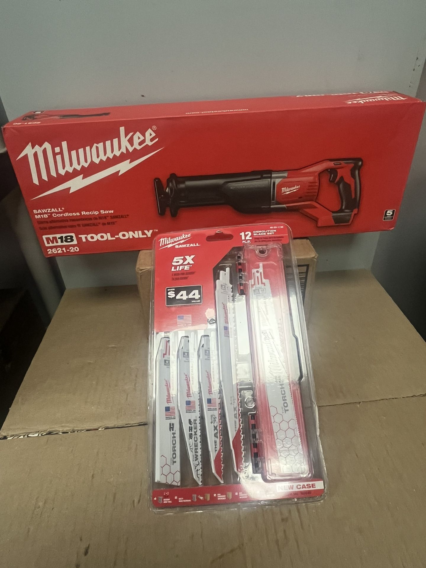 Milwaukee 18v Cordless Sawzall With Demo Wood & Bi-Metal 12 Pc Blade Set 