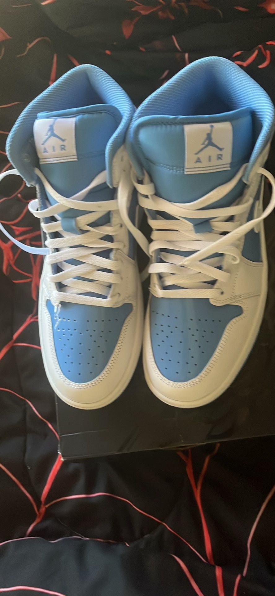 Jordan 1 Mid SE Legend Blues