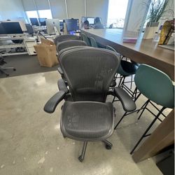 Herman Miller Aeron Classic – Fully Adjustable – Excellent Condition