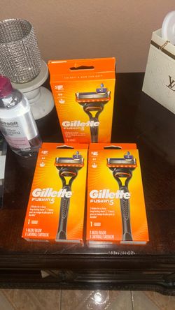 Gillette Fusion5 Razor     🪒.    7 each