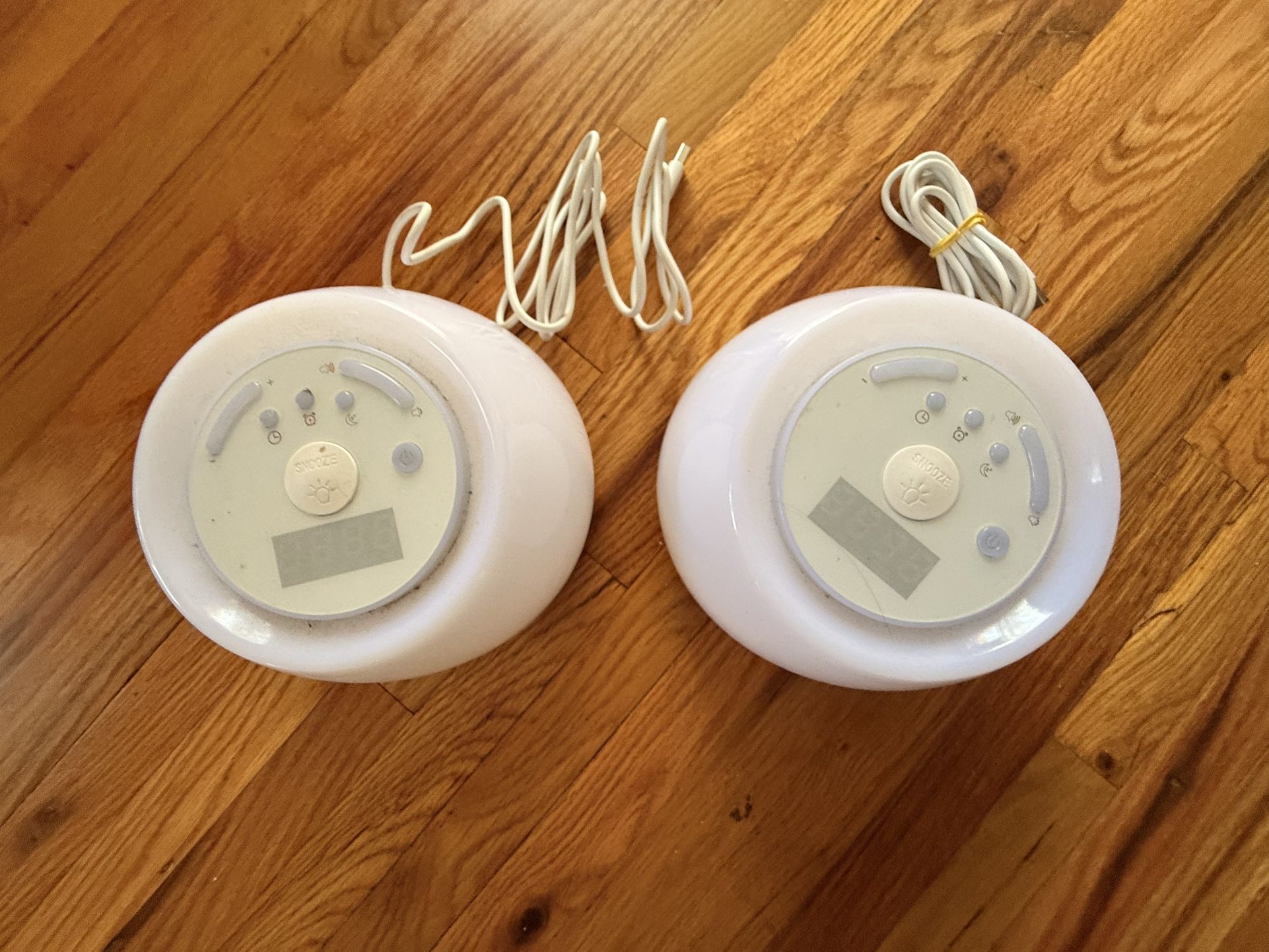 2 sunrise lamp alarm clocks $5 ea