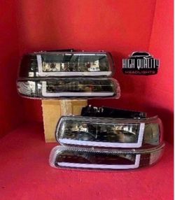 Chevy Silverado 1999. 2006 headlight.