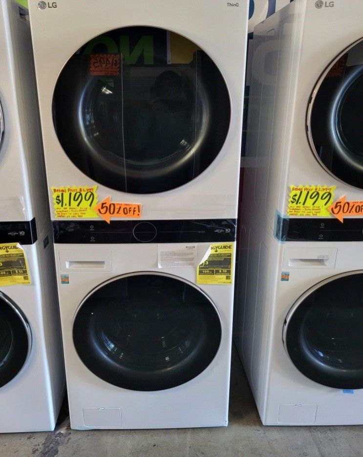 LG ThinQ WashTower Single Unit Front Load Washer 4.5 Cubic Feet Dryer 7.4 Cubic Feet for Sale in