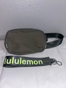 Lululemon Everywhere Belt Bag – Olive Green