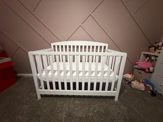 Baby crib with mattress