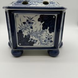 Vintage Maitland Smith Porcelain Koi Fish Hexagon Flower Frog Box