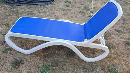 Outdoor Lounge Chair Blue and White