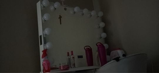 Vanity mirror