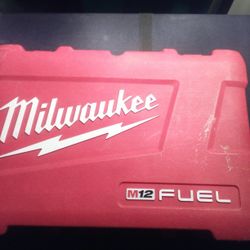 Milwaukee 2494-22 M12 Cordless Drill Kit
