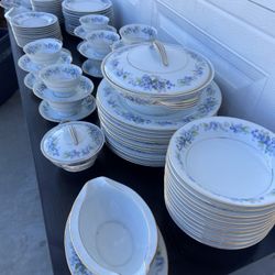 Service Of 12 Noritake China