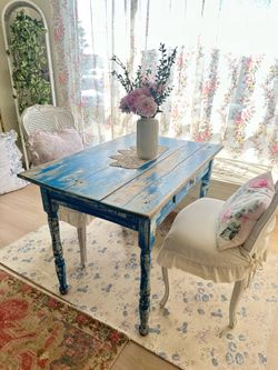 Shabby chic Ocean vibes Table