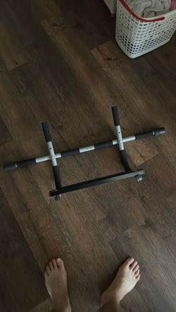 Door pull up bar