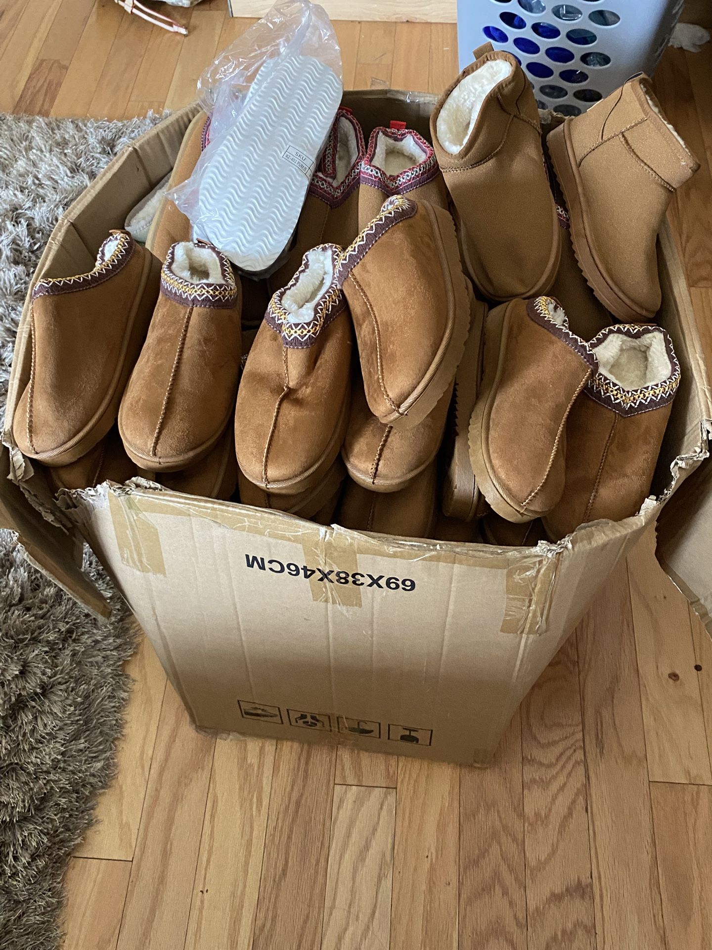 Shoes (Uggs) (sport) (sandals)